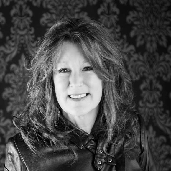 Meet your Posher, Christine - Picture 1 of 1